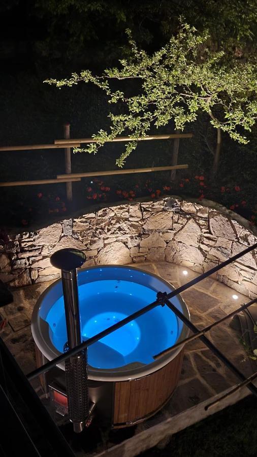 La Casetta Nel Bosco - Hot Tube And Sauna Lierna Extérieur photo